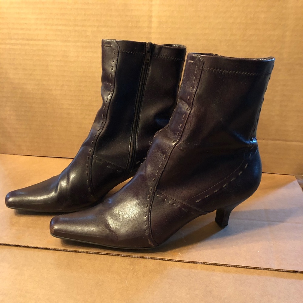 Brown short boot